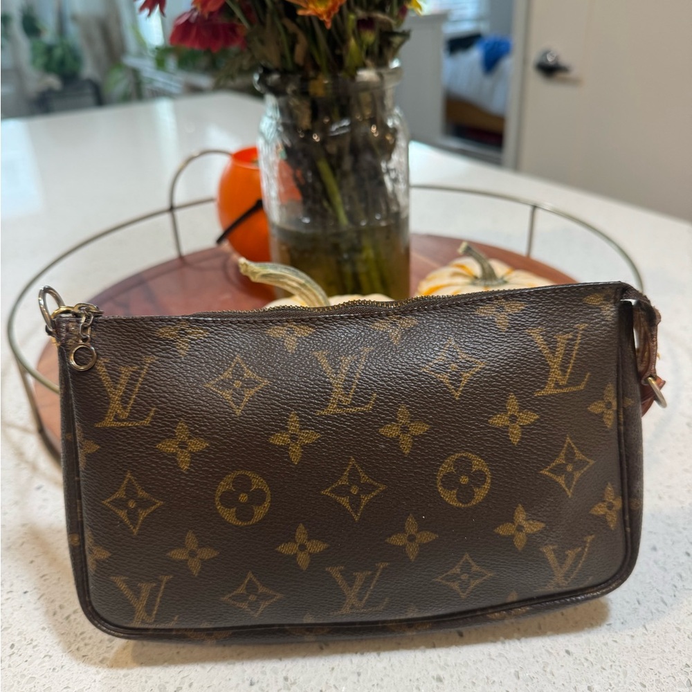 SOLD Vintage Louis Vuitton Monogram Pochette Accessoires with COA - Picture 6 of 15
